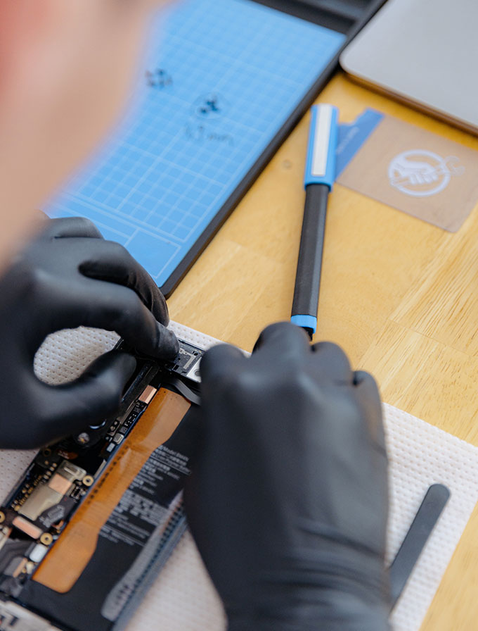 Professional iPhone data recovery laboratory and iOS NAND flash extraction at Data Rescue Labs